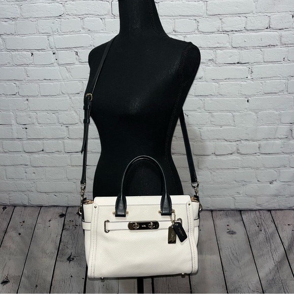 ✅SOLD✅ Vintage Y2K Coach Swagger 27 Leather Crossbody Handbag (Model 34417) - Picture 3 of 17